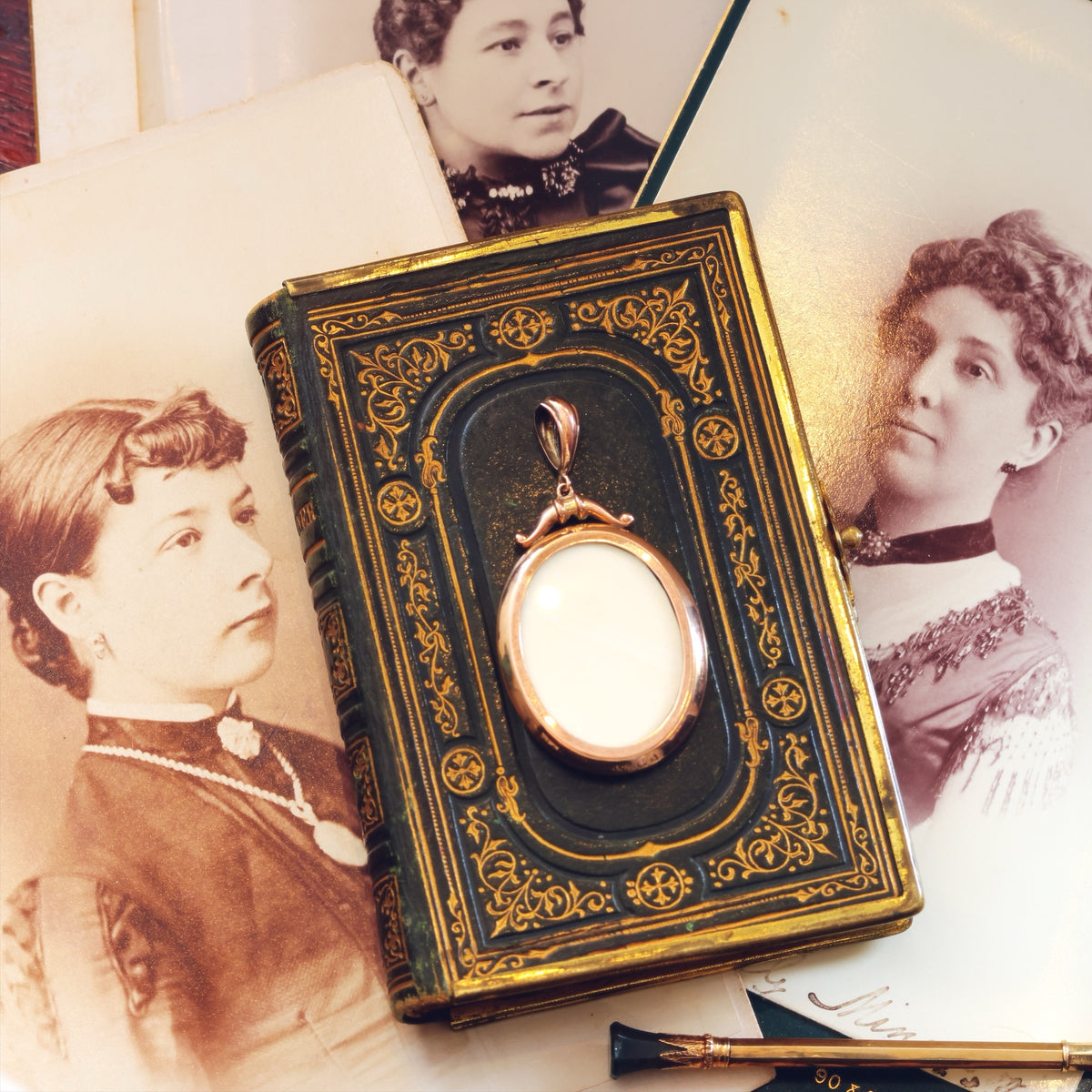 Antique Edwardian 9ct Gold Picture Locket