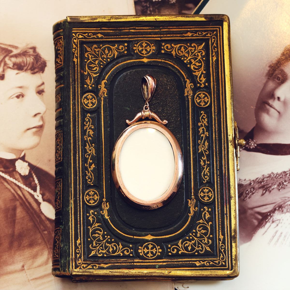 Antique Edwardian 9ct Gold Picture Locket
