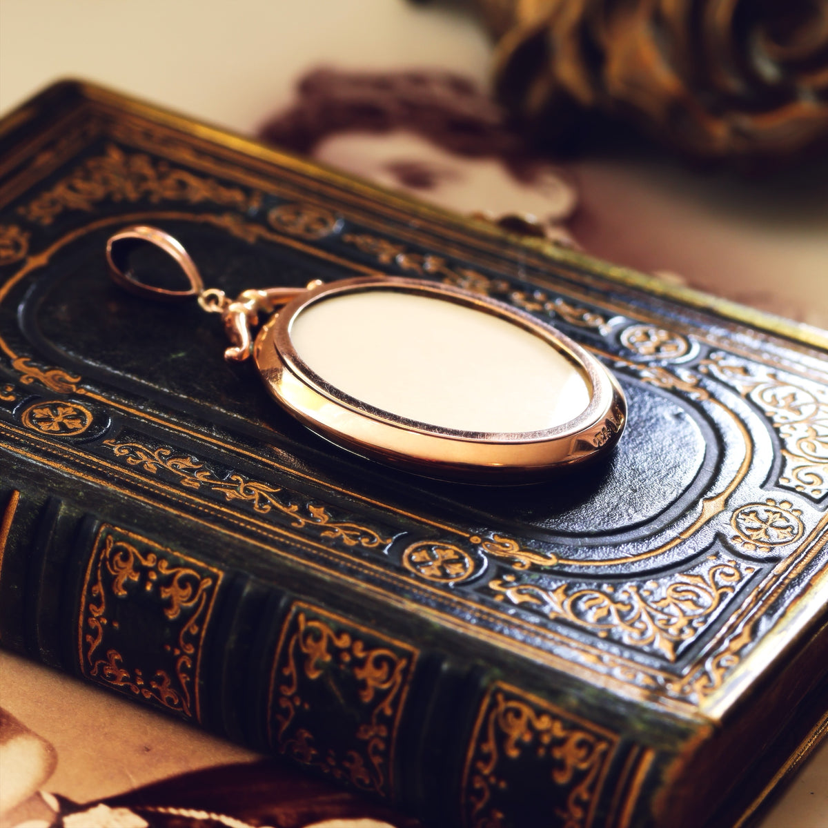 Antique Edwardian 9ct Gold Picture Locket