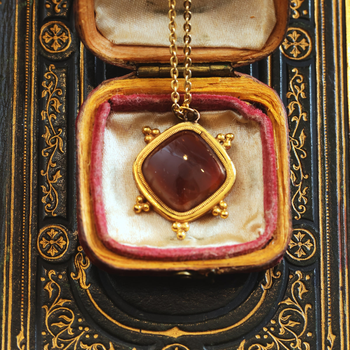 Georgian Specimen Agate Necklace