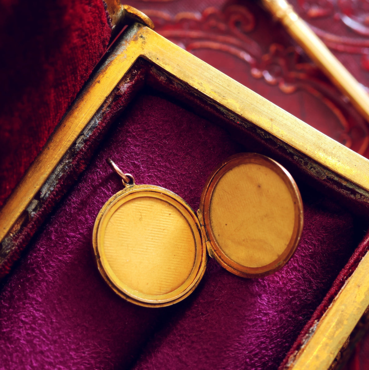 Antique Hand Engraved 9ct Gold Locket