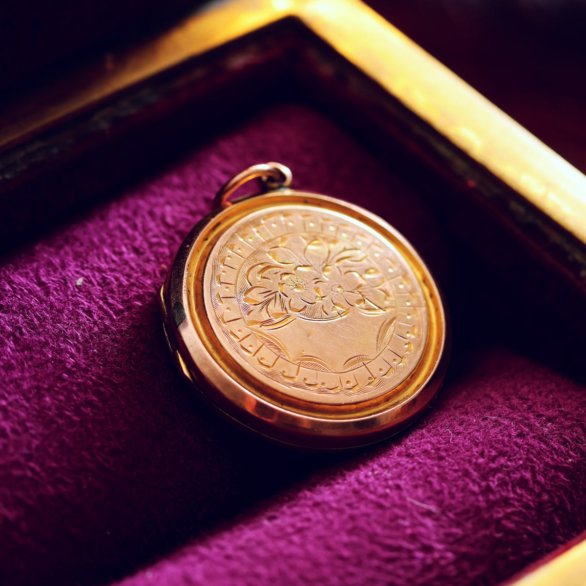 Antique Hand Engraved 9ct Gold Locket