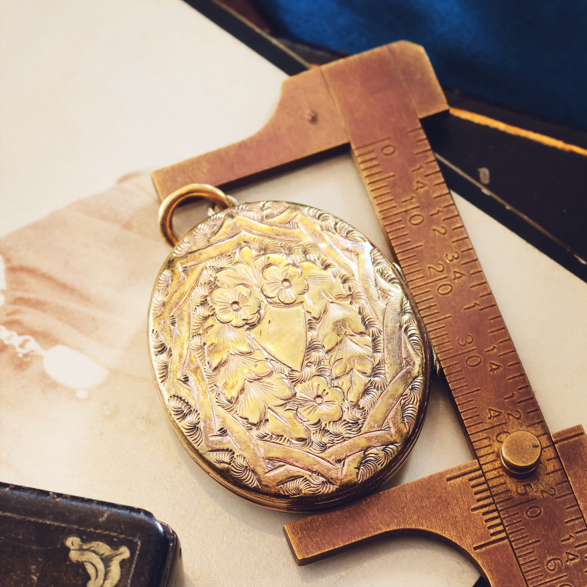 Large Victorian 'Roses for LOVE' Locket