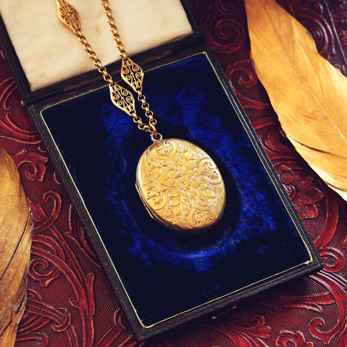 Large Victorian 'Roses for LOVE' Locket