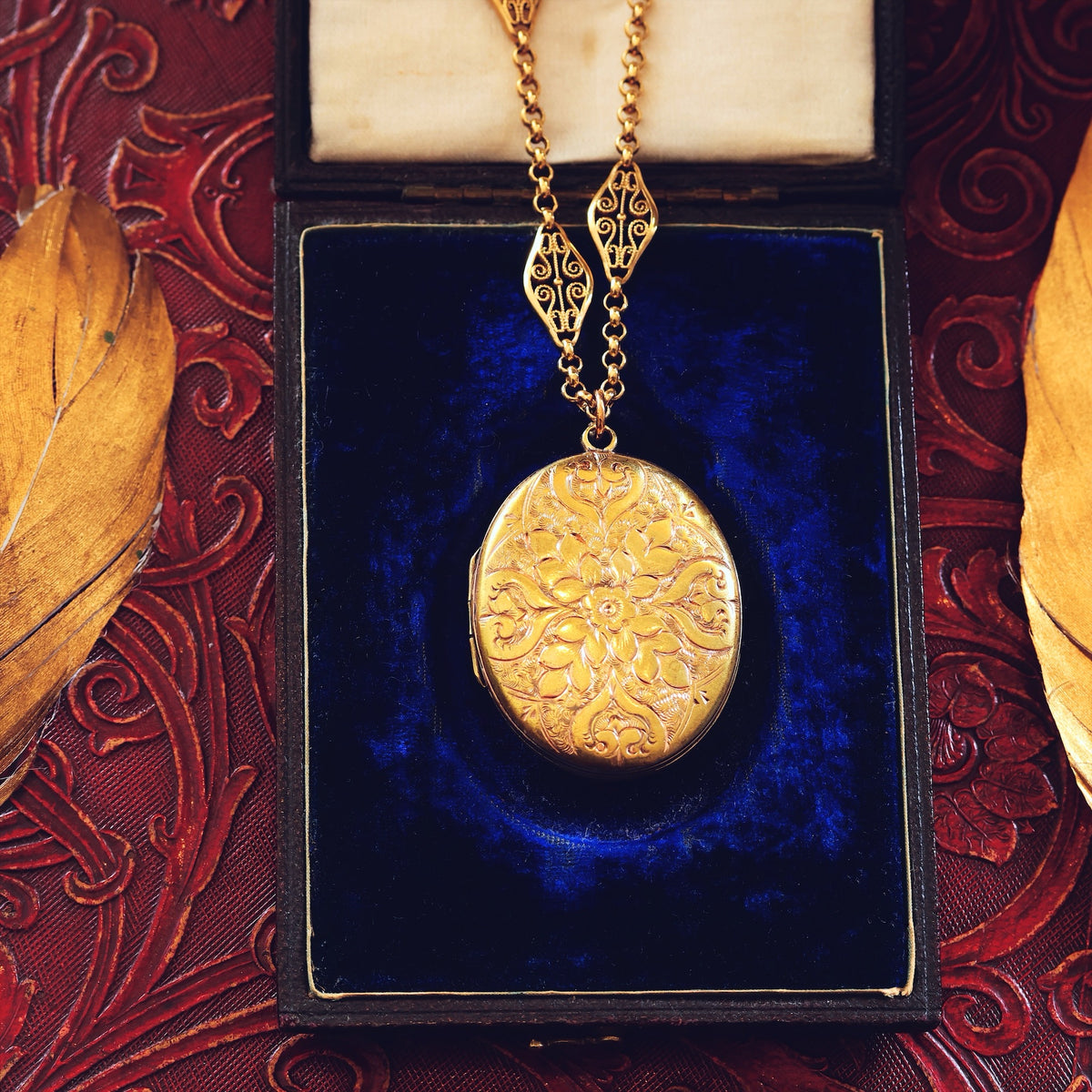 Large Victorian 'Roses for LOVE' Locket
