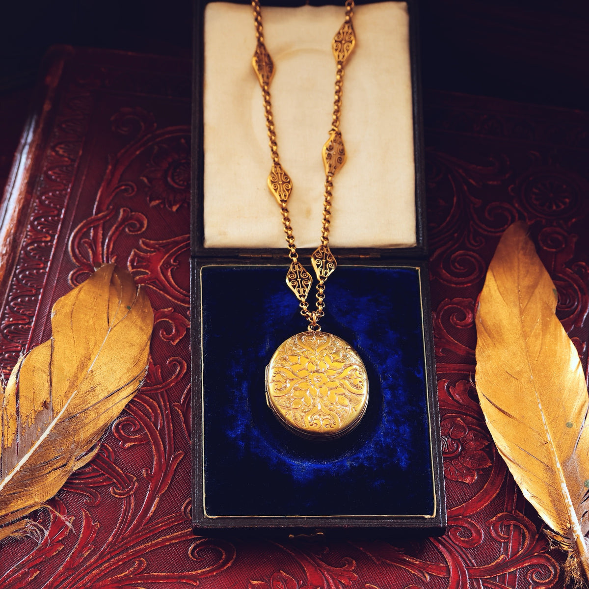 Large Victorian 'Roses for LOVE' Locket