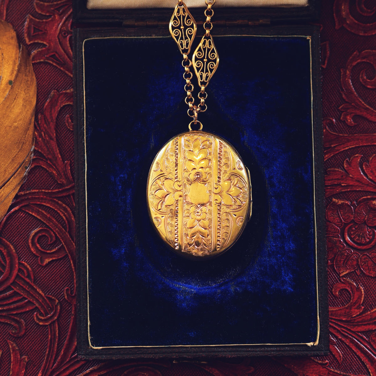 Large Victorian 'Roses for LOVE' Locket