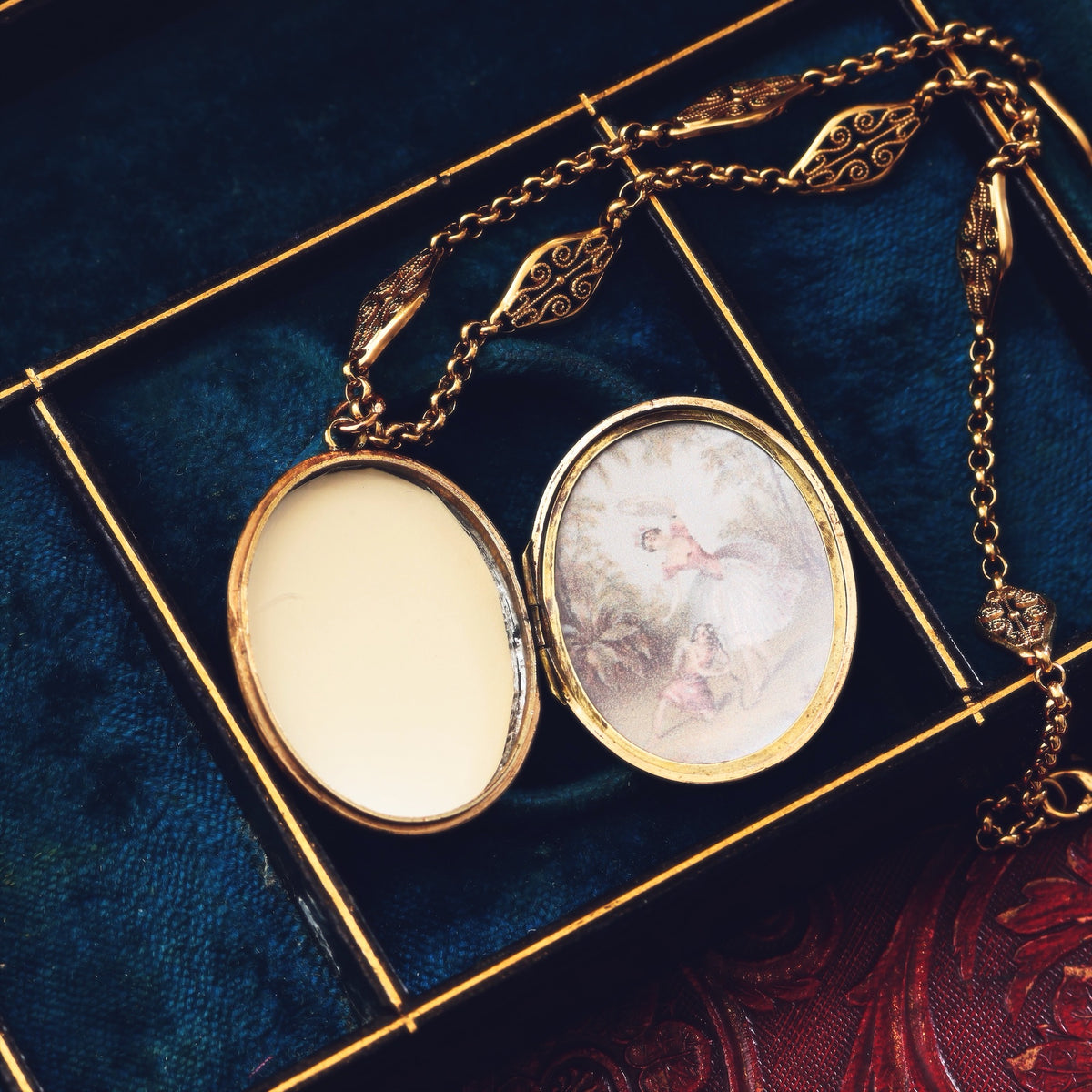 Large Victorian 'Roses for LOVE' Locket