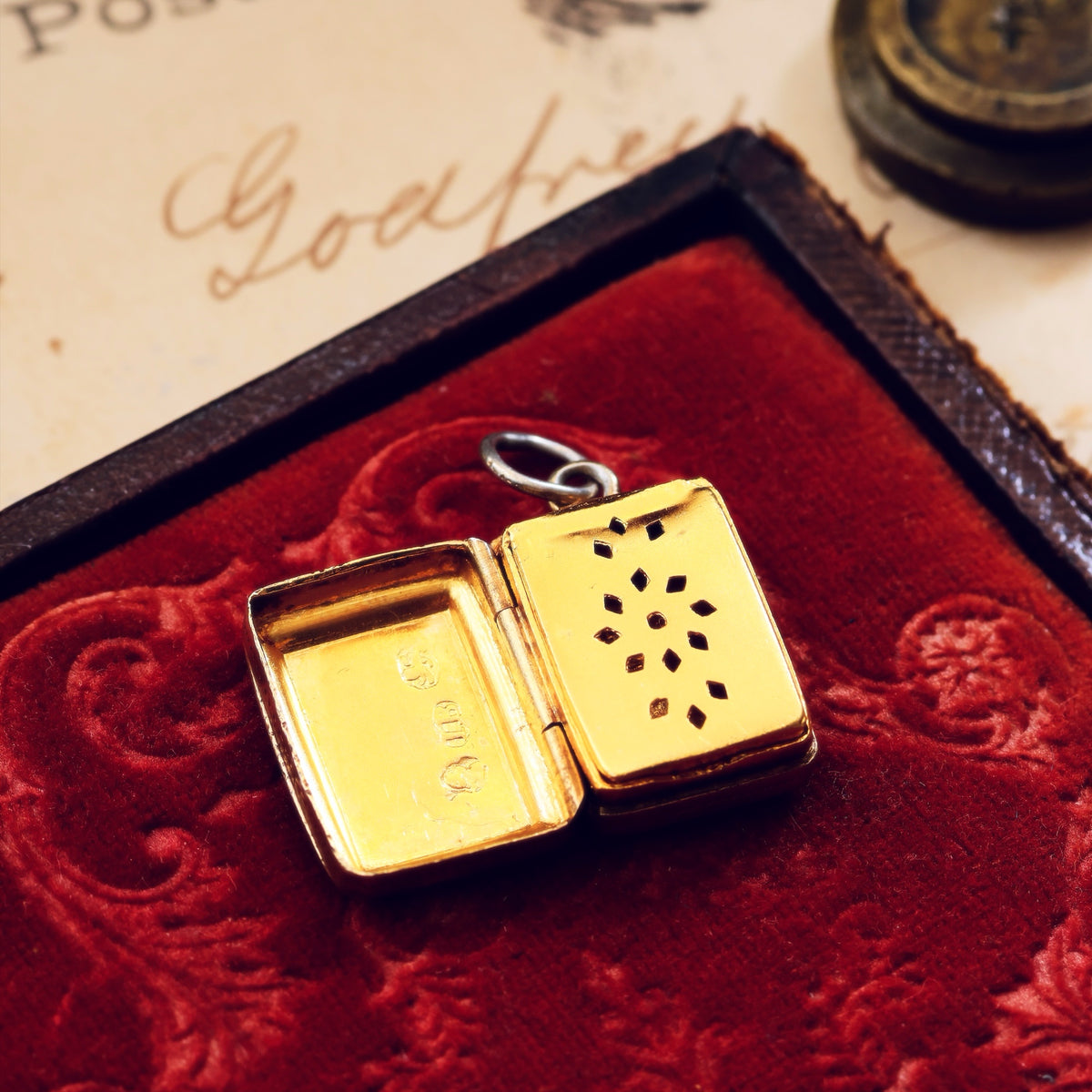 Miniature Date 1823 Georgian Silver Gilt Vinaigrette