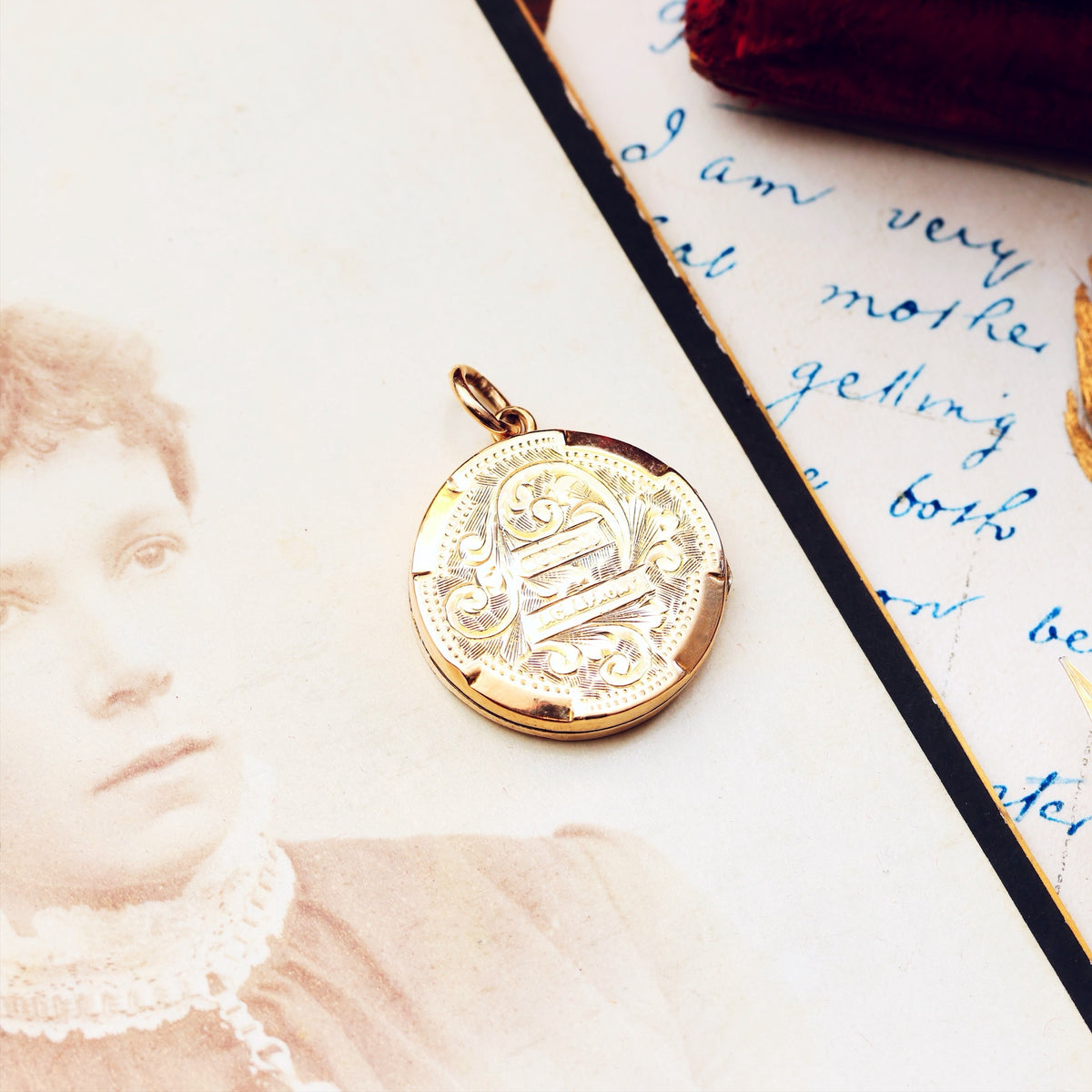 Antique Edwardian Ornate Ferns 9ct Gold Locket