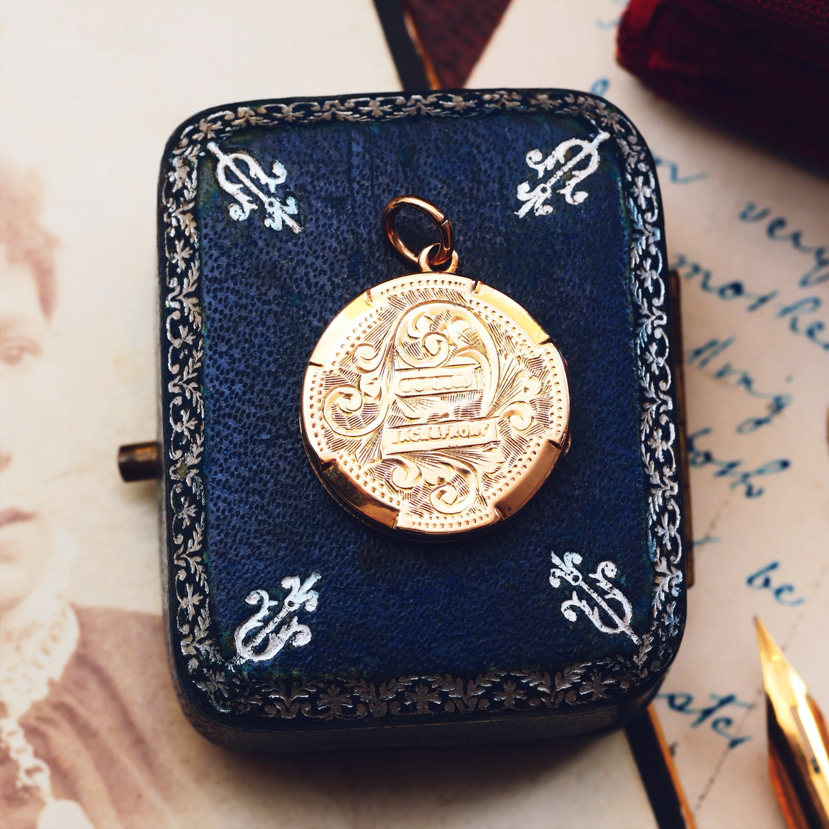 Antique Edwardian Ornate Ferns 9ct Gold Locket