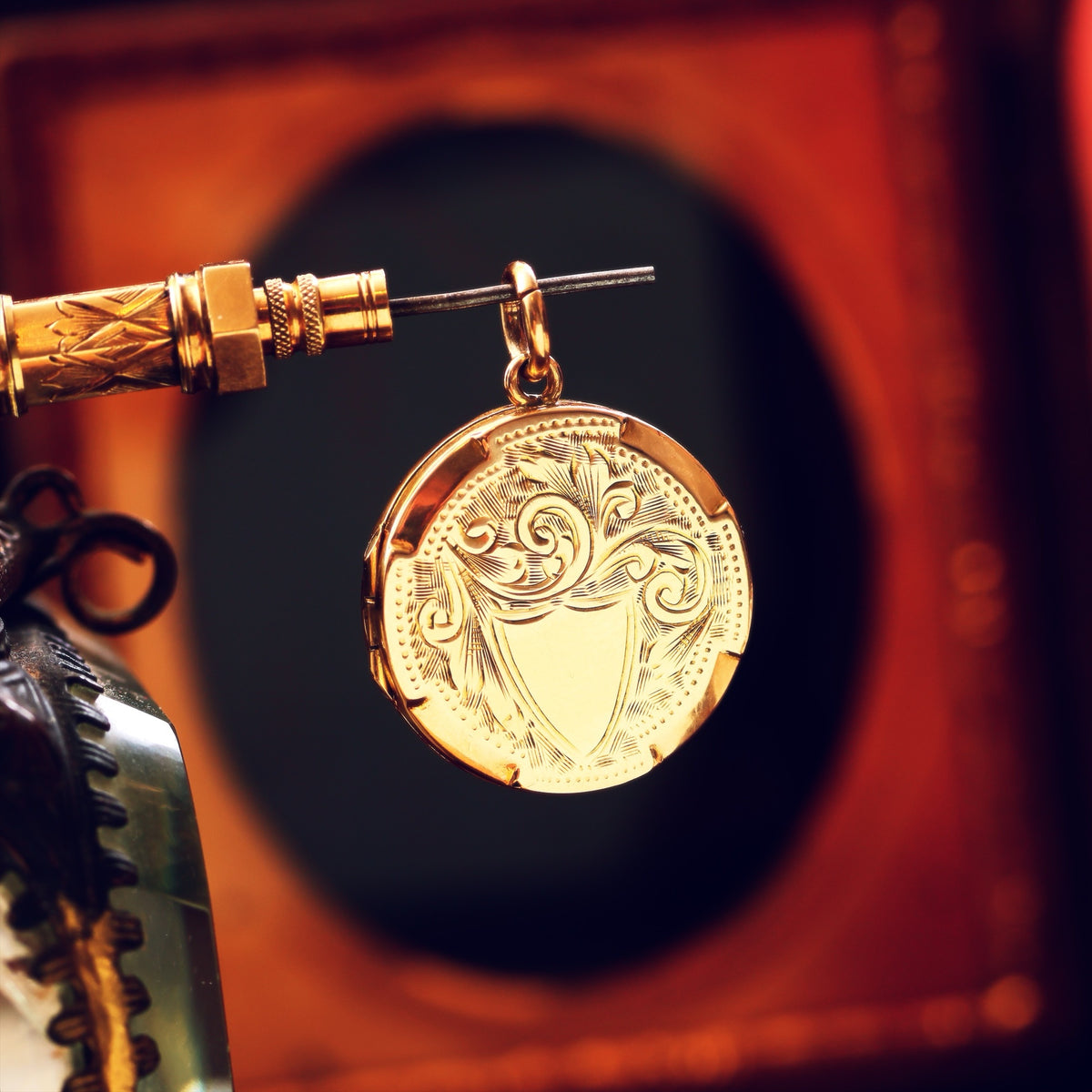 Antique Edwardian Ornate Ferns 9ct Gold Locket