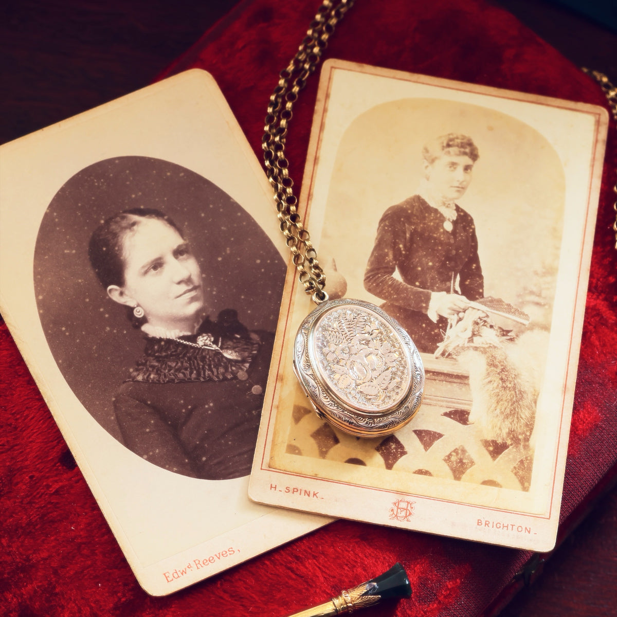 Antique Oval Roses & Ferns Gold Locket