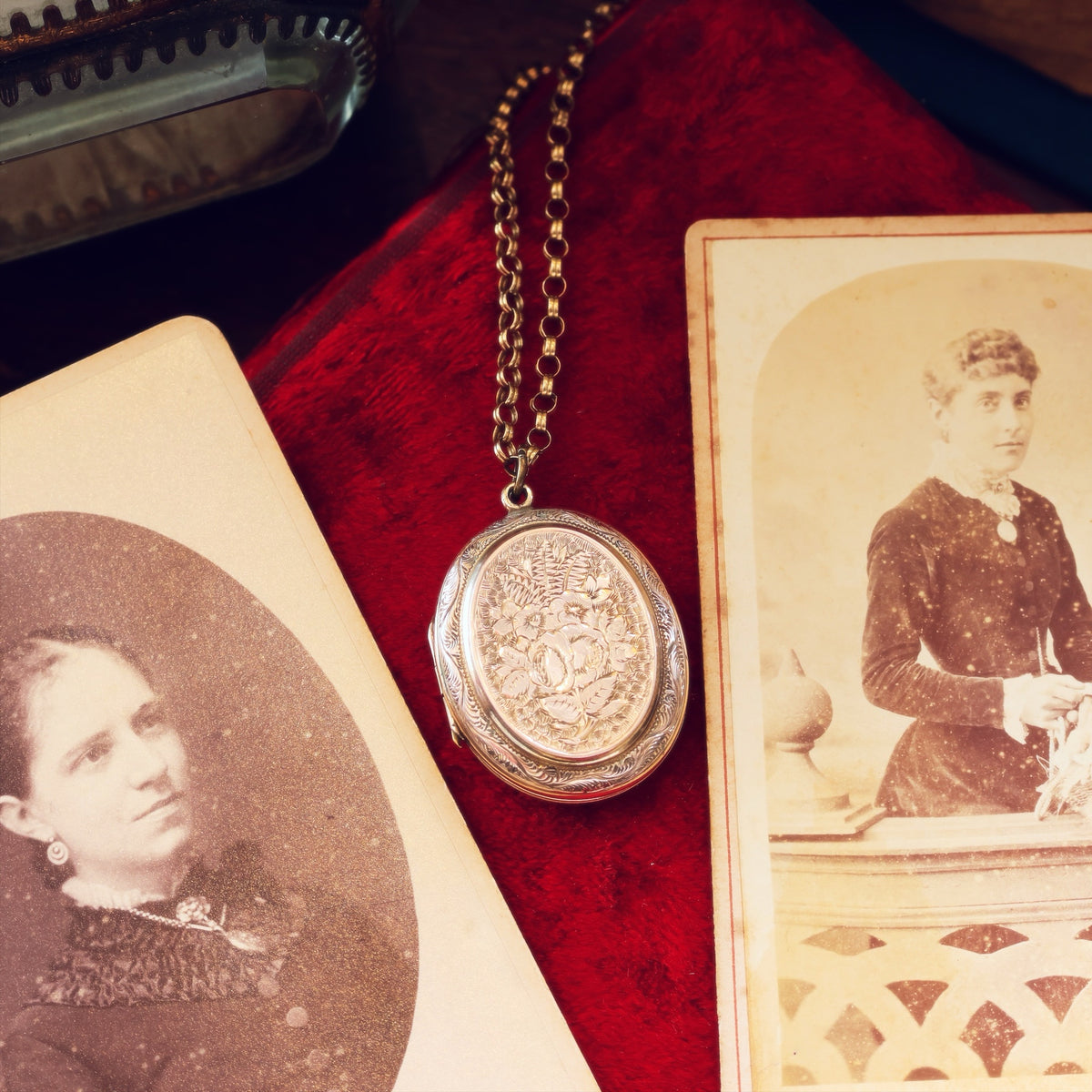 Antique Oval Roses & Ferns Gold Locket