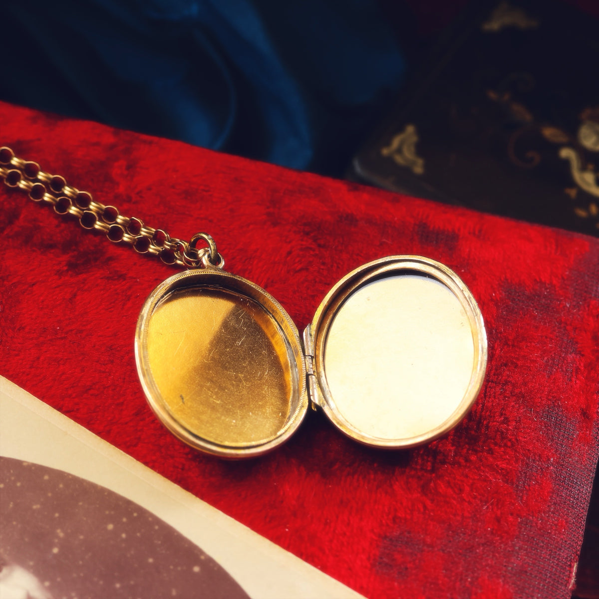 Antique Oval Roses & Ferns Gold Locket