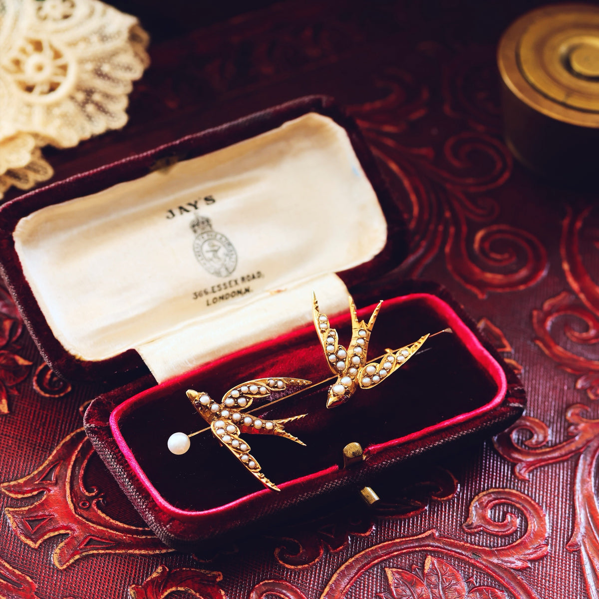 Antique Victorian 15ct Gold Swallows Always Return Brooch