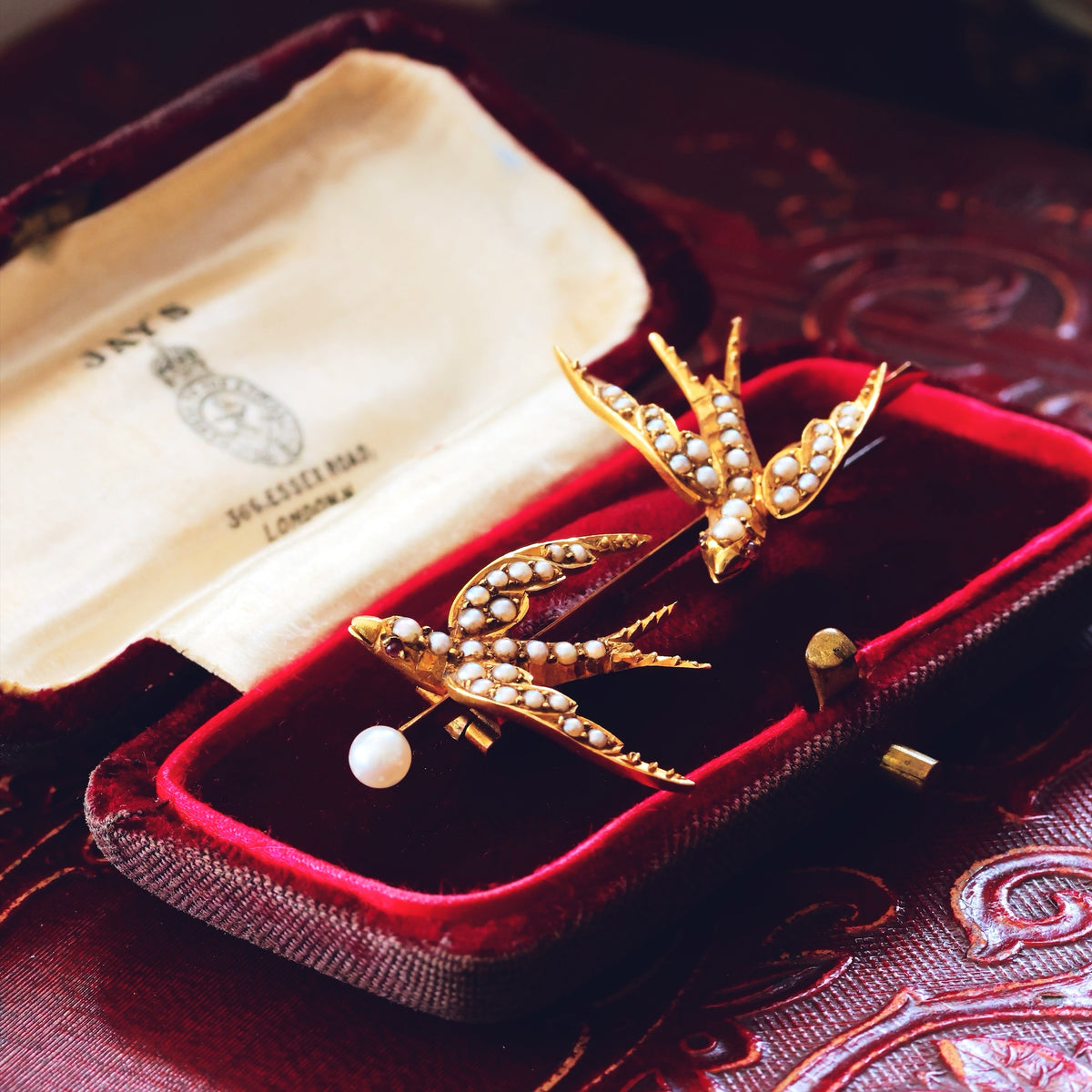Victorian Romance! 15ct Gold Swallows Always Return Brooch