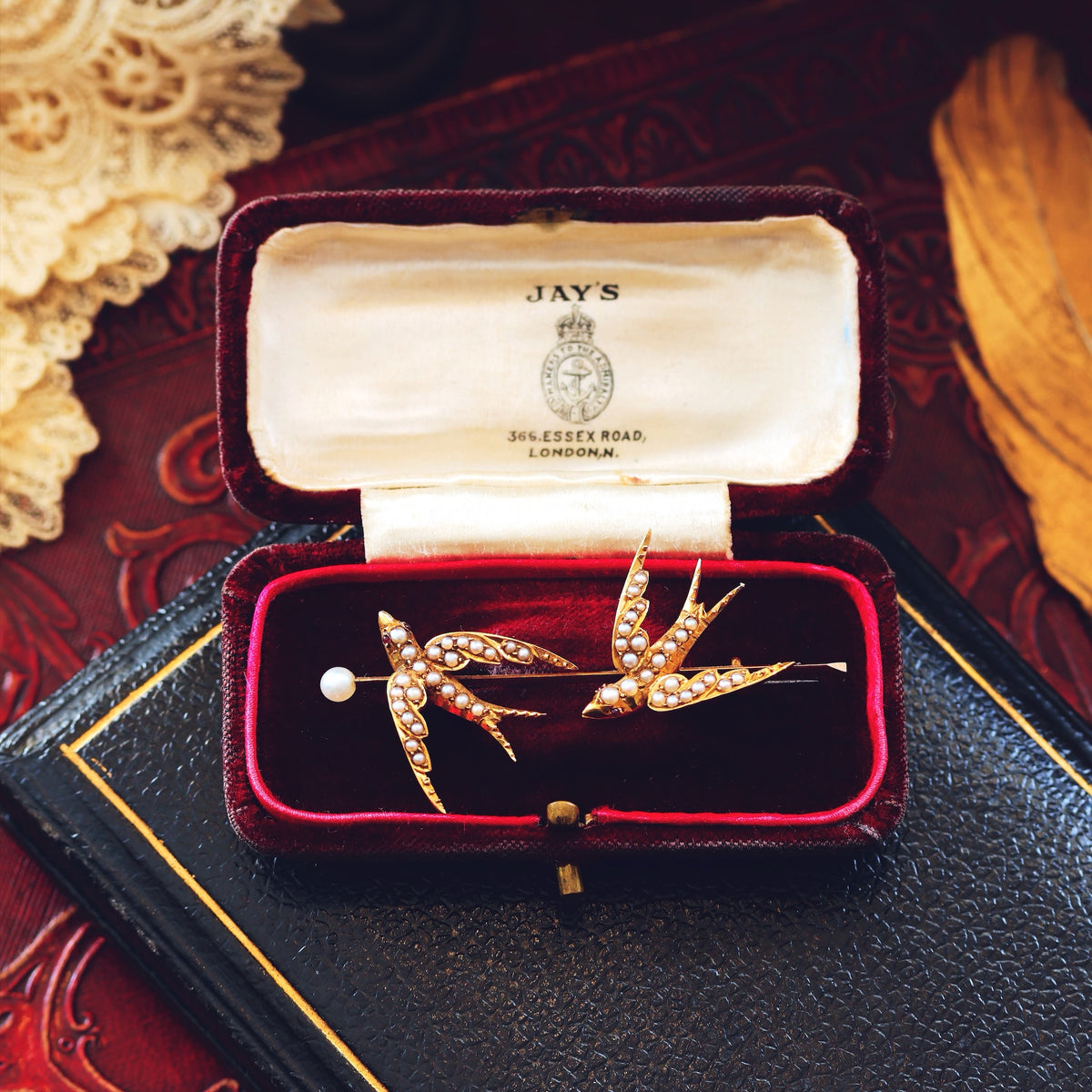 Victorian Romance! 15ct Gold Swallows Always Return Brooch