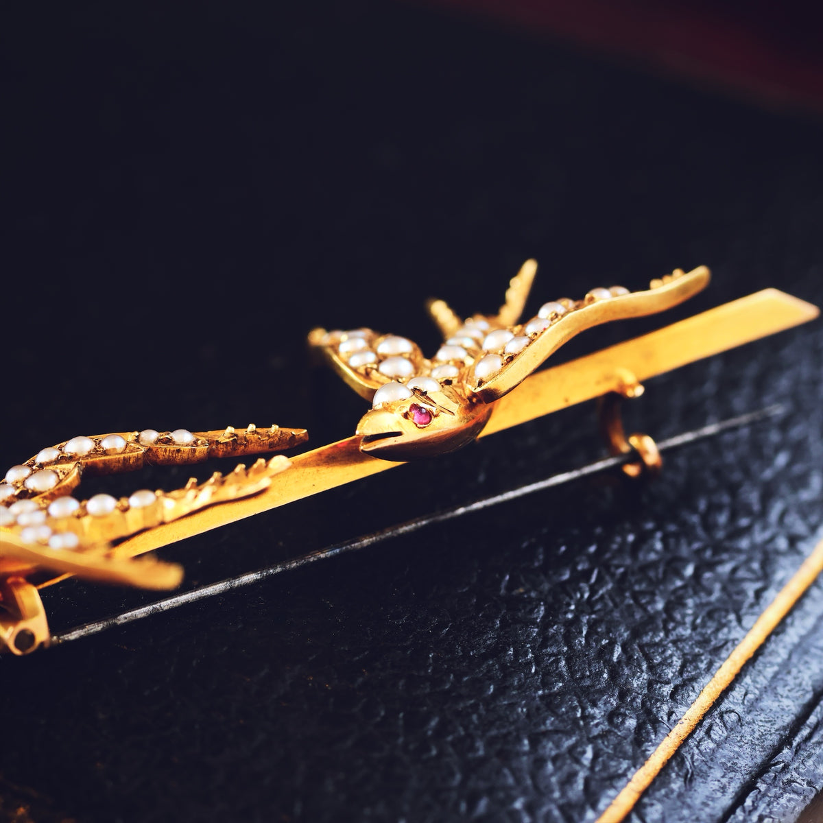 Victorian Romance! 15ct Gold Swallows Always Return Brooch