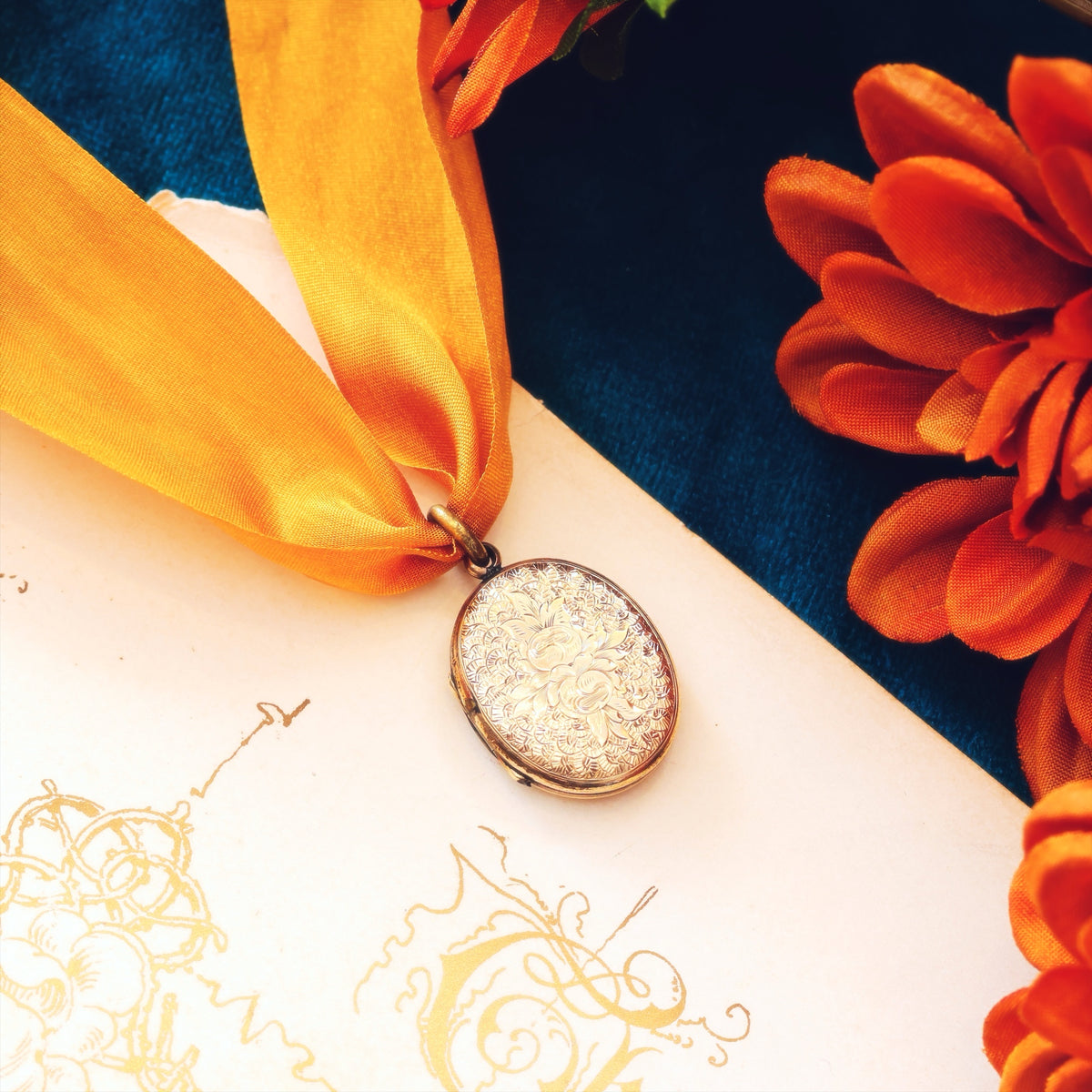 Antique Victorian Rose Bouquet Gold Locket