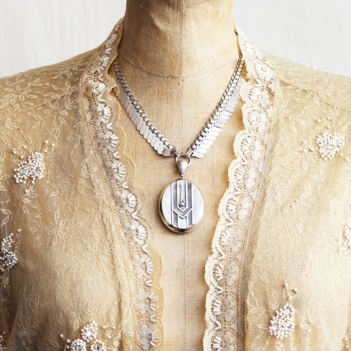Vintage Date 1977 Victorian Revival Silver Collarette Chain