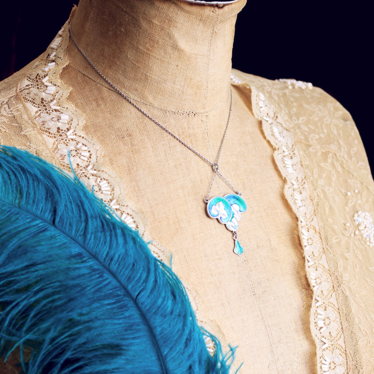 ANCIEN COLLIER AVEC Pendentif Art Nouveau 1900 métal doré, émail guilloché verre EUR 250,00 ANCIEN COLLIER AVEC Pendentif Art Nouveau 1900 métal doré, émail guilloché verre EUR 250,00