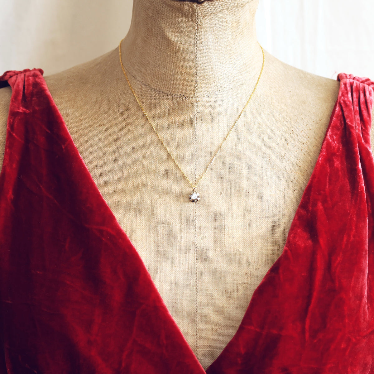 Vintage Twinkles! Pretty Little Paste Solitaire Pendant