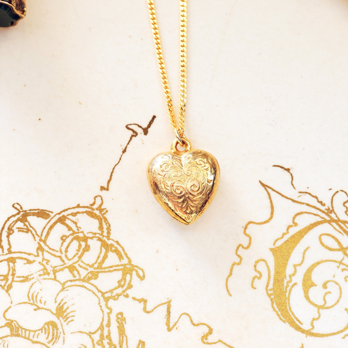 Darling Date 1976 9ct Gold Heart Pendant