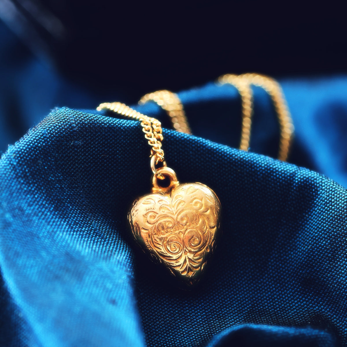 Darling Date 1976 9ct Gold Heart Pendant