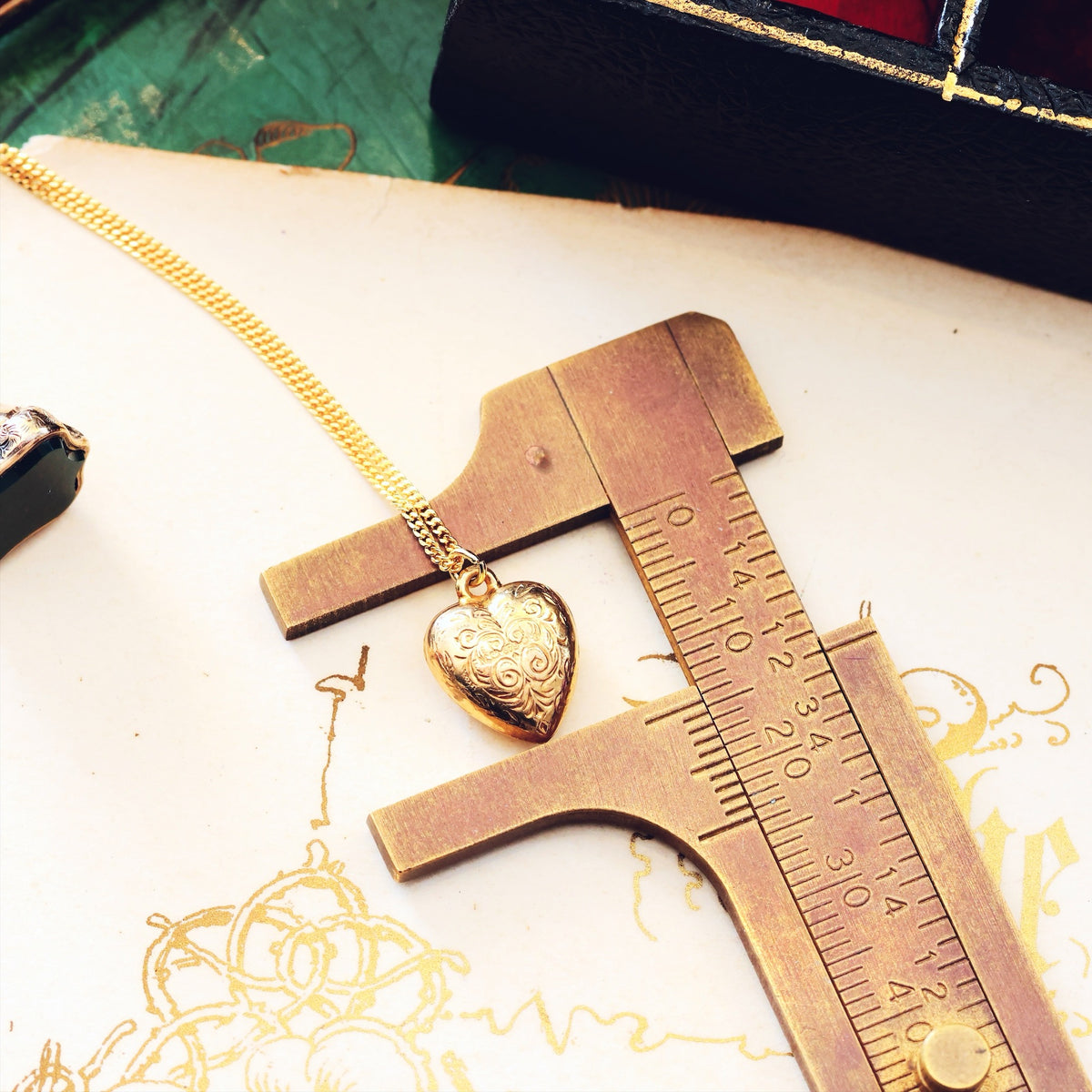 Darling Date 1976 9ct Gold Heart Pendant