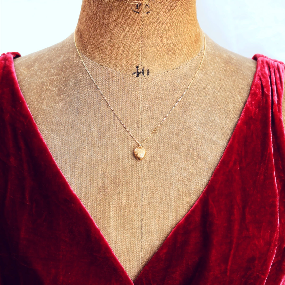 Darling Date 1976 9ct Gold Heart Pendant