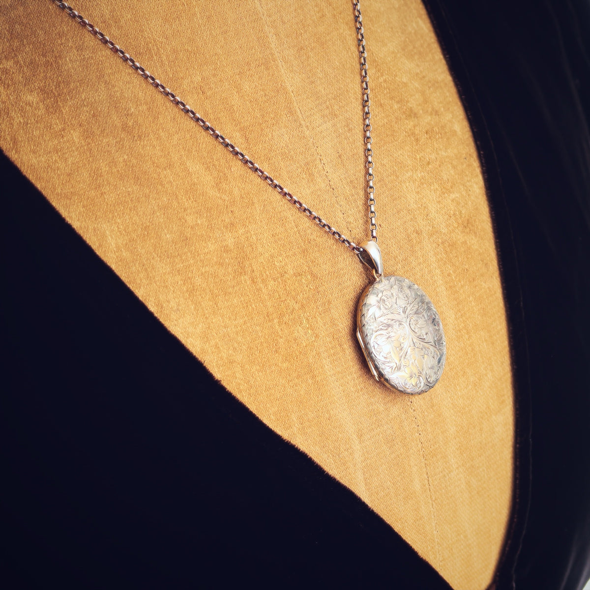 Beautiful Antique Hand Engraved Silver 'Ivy' Locket