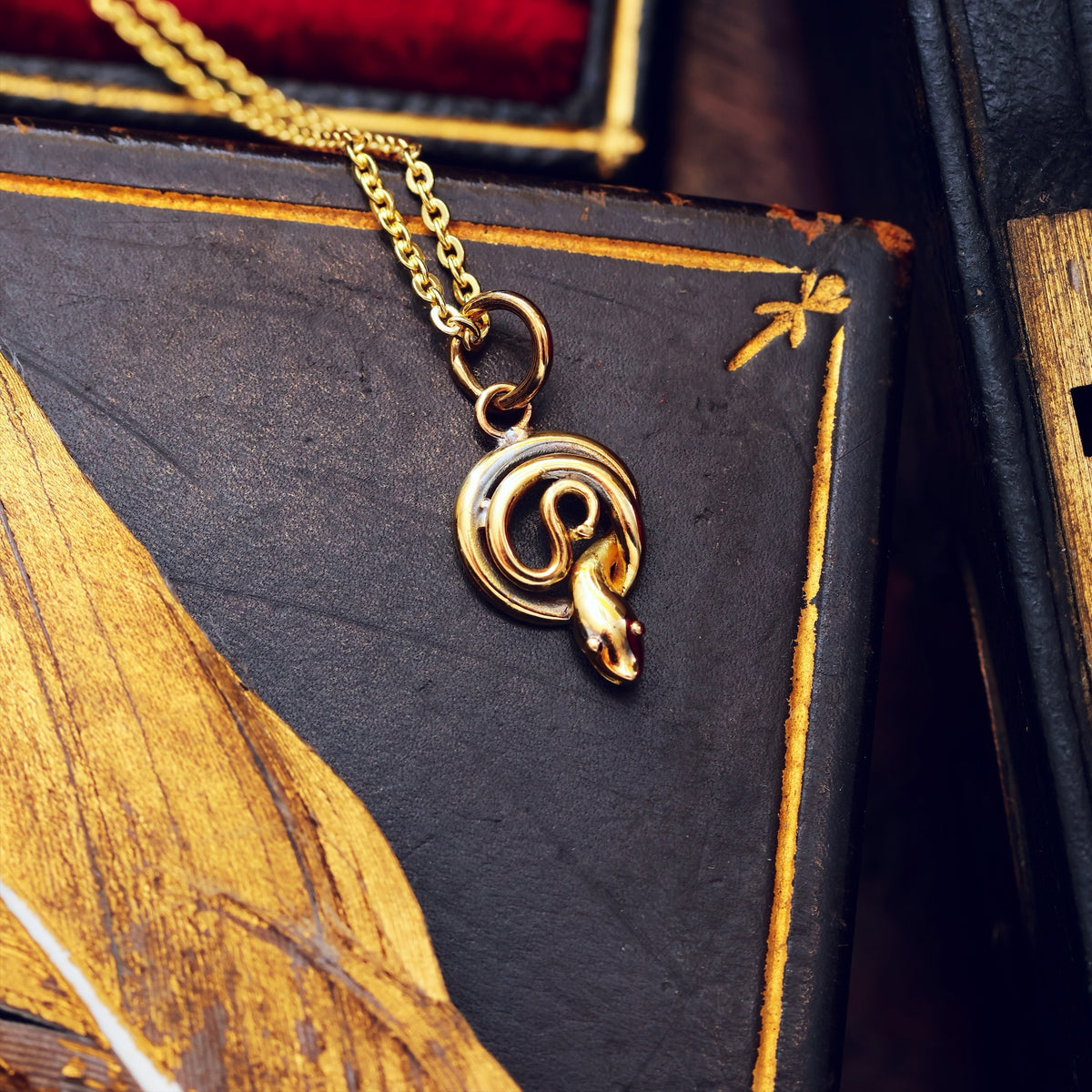 Charming 18ct Gold Snake Pendant