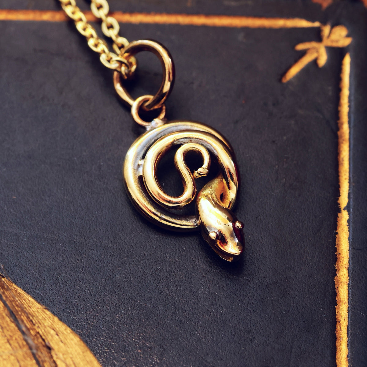 Charming 18ct Gold Snake Pendant