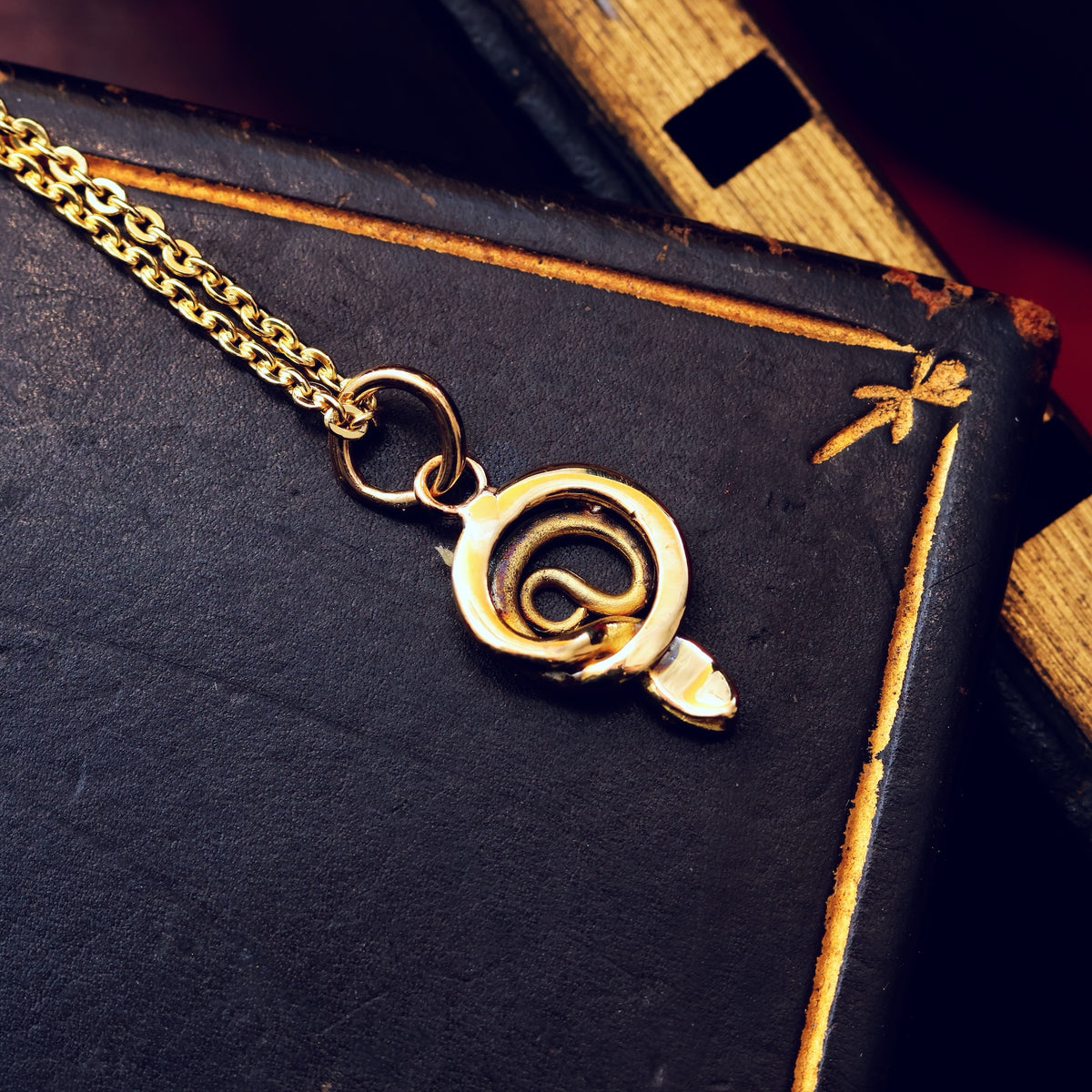 Charming 18ct Gold Snake Pendant