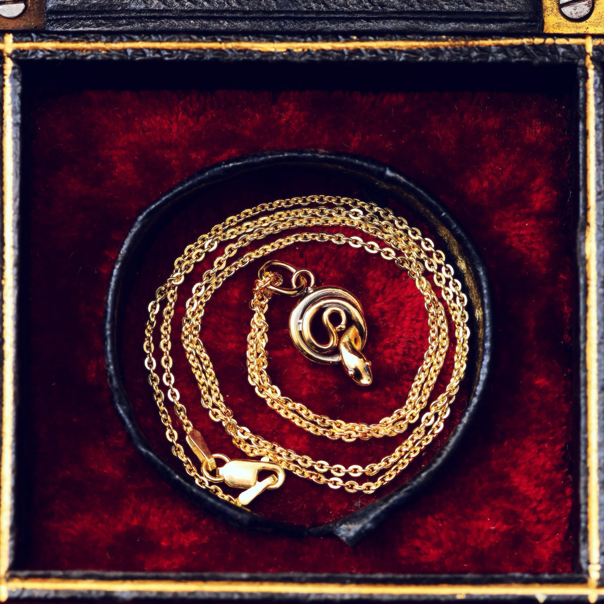 Charming 18ct Gold Snake Pendant