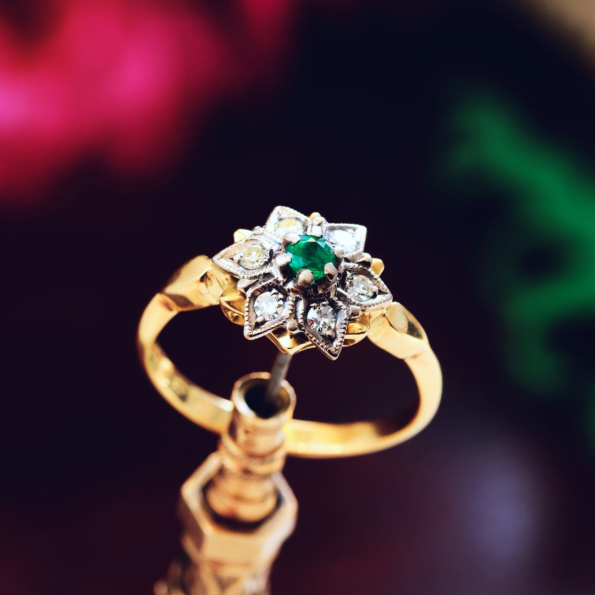 Date 1971 Vintage Emerald & Diamond Floral Engagement Ring