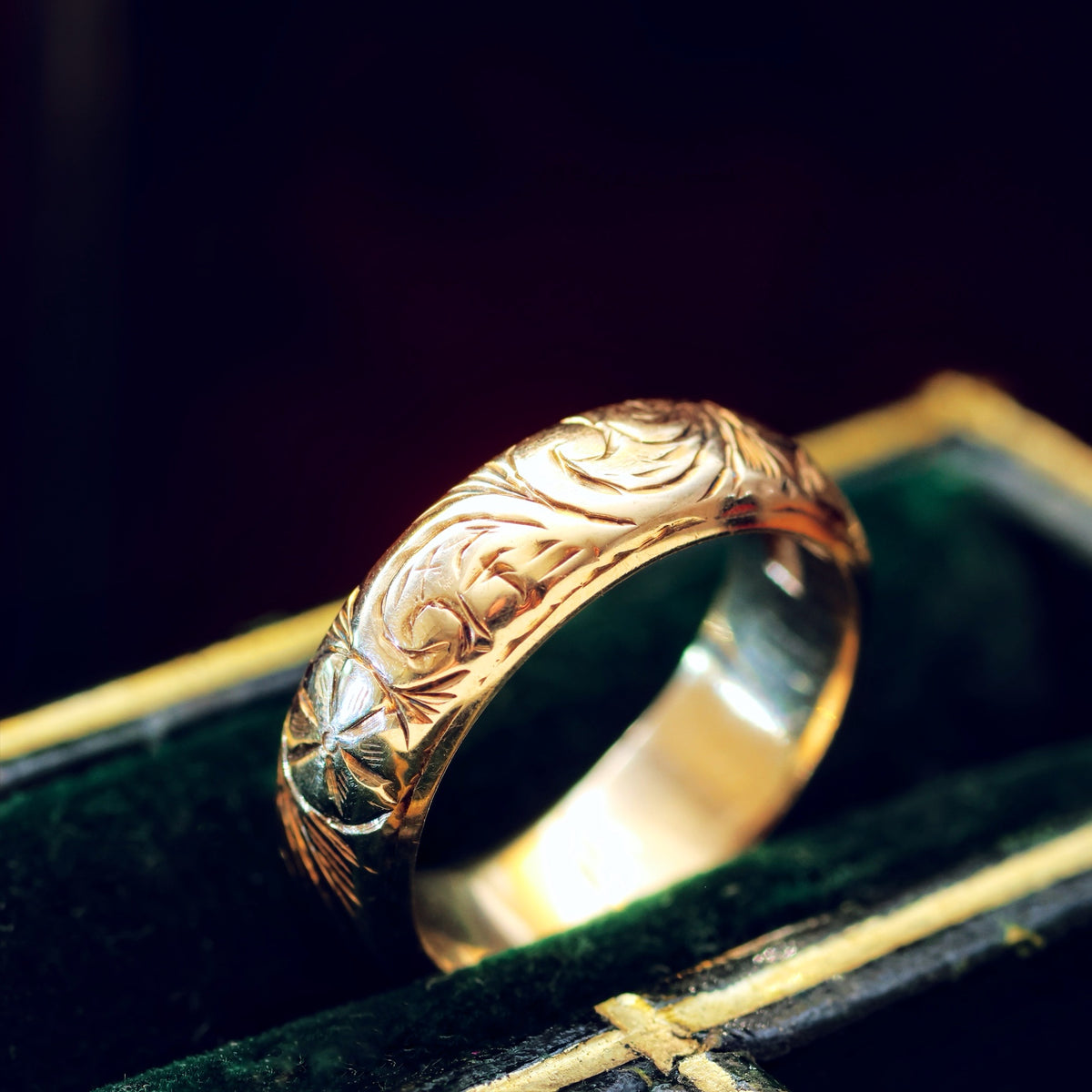 Beautiful Floral Date 1958 Size 'L' Wedding Ring