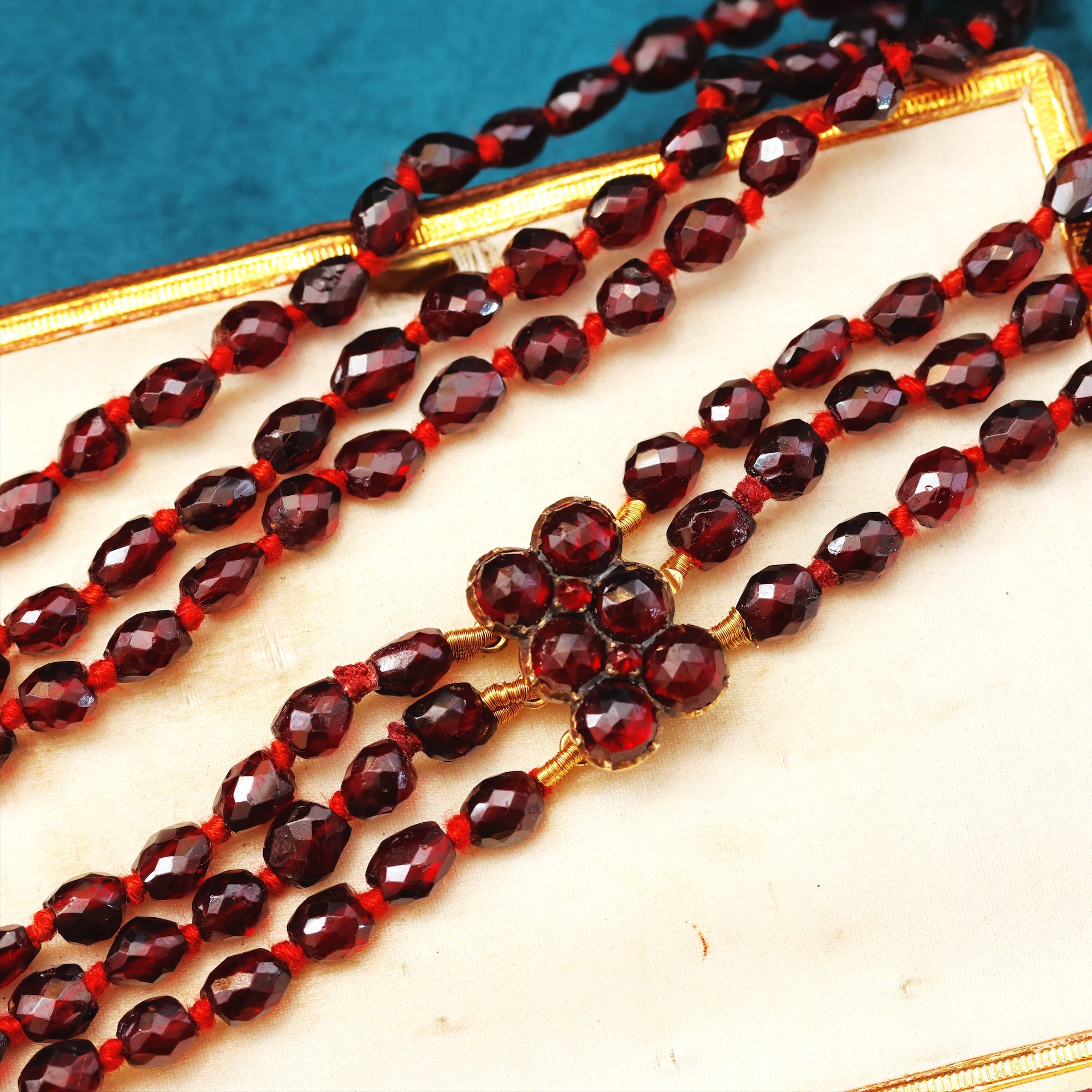 Vintage garnet deals bead necklace