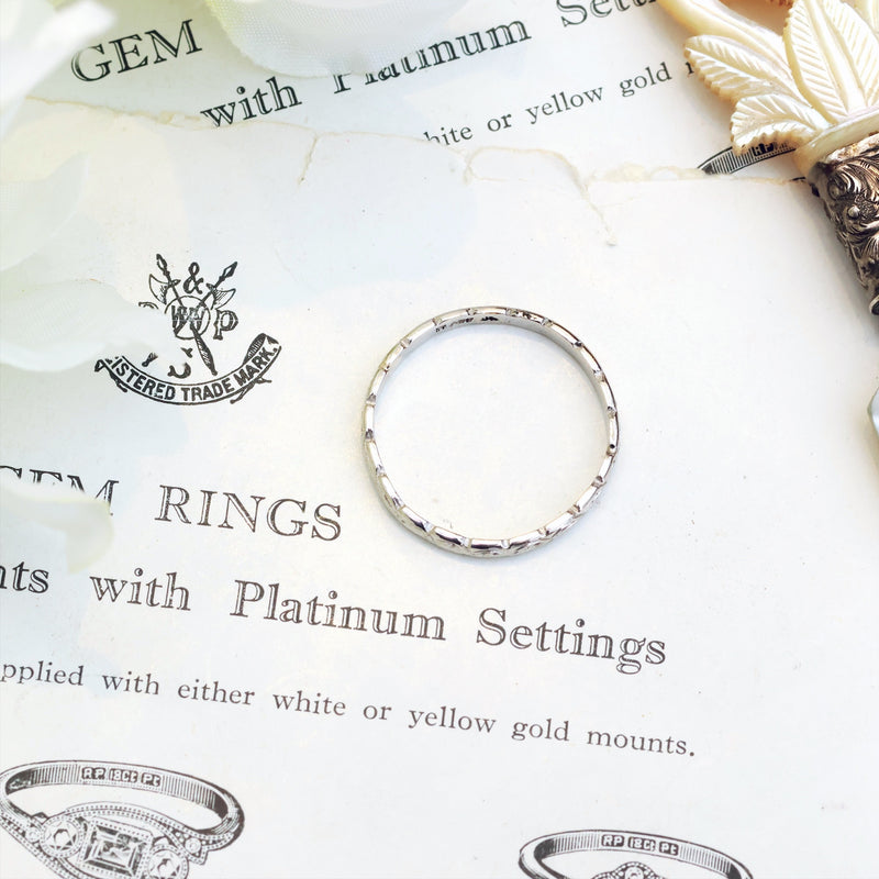 Vintage Leaves Size 'P'/7.75' Platinum Wedding Ring
