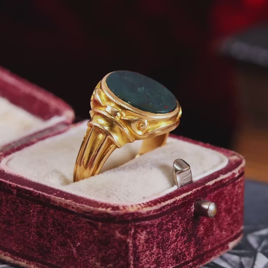 Antique Date 1920 18ct Gold Bloodstone Signet Ring