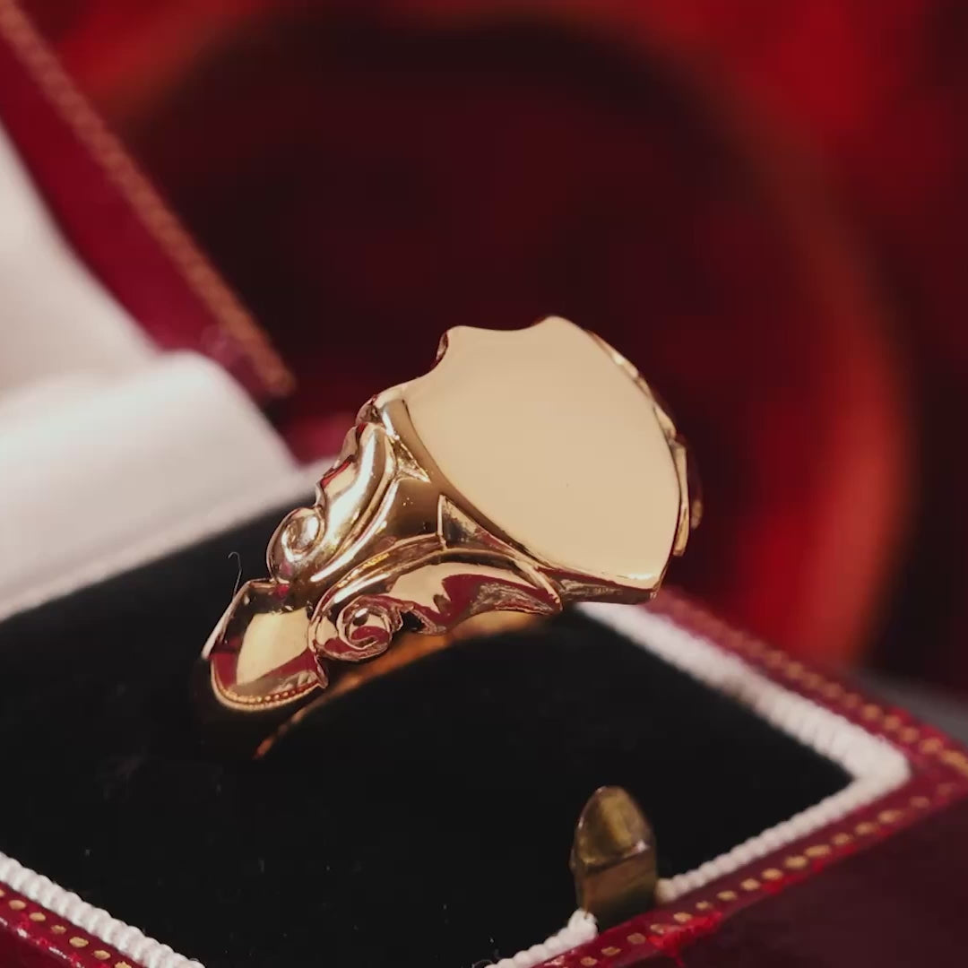 Date 1917 18ct Gold Men's Shield Signet Ring