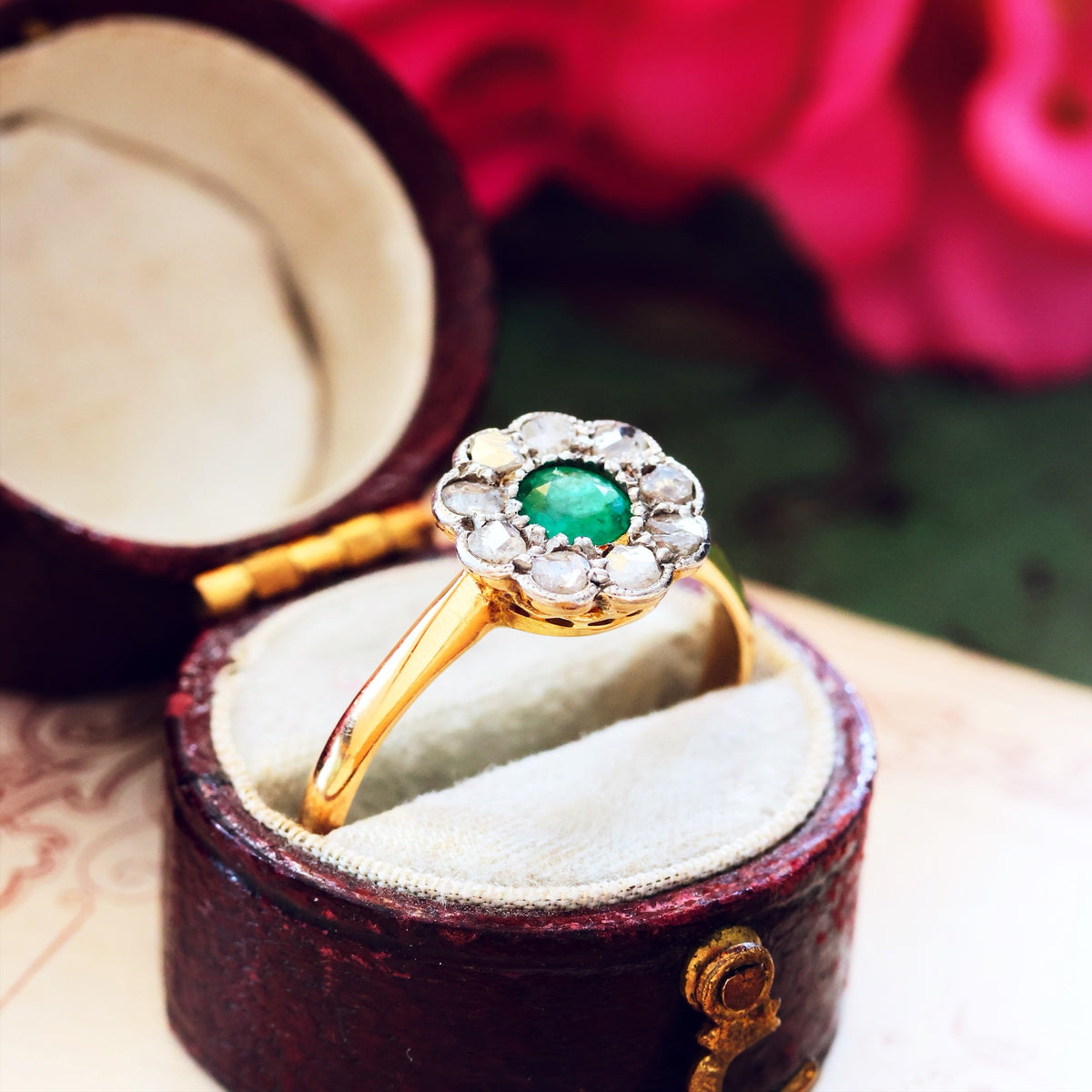 Vintage 18ct Emerald & Diamond Cluster Ring