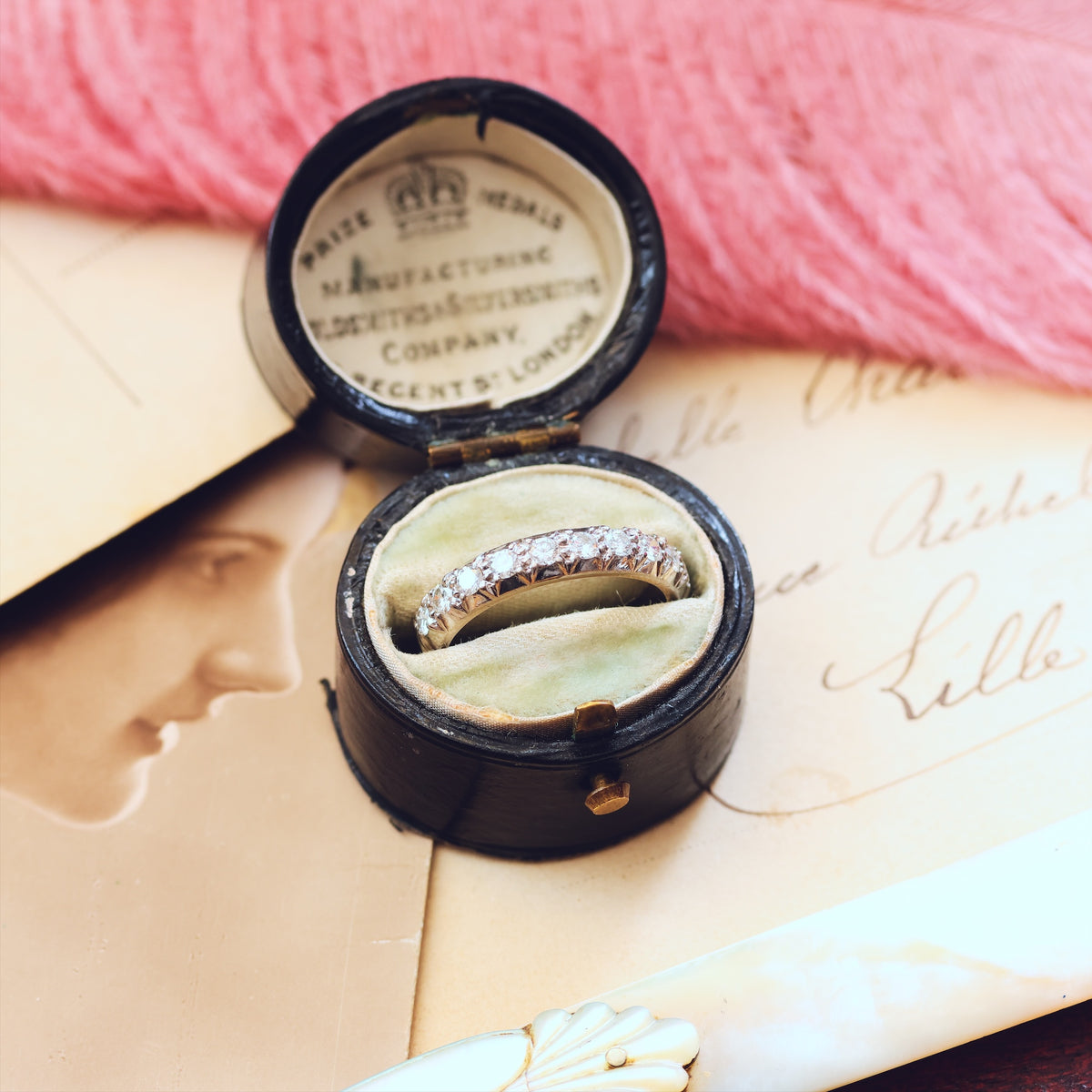 Fabulous Glitter! 18ct White Gold Diamond Half Eternity Ring