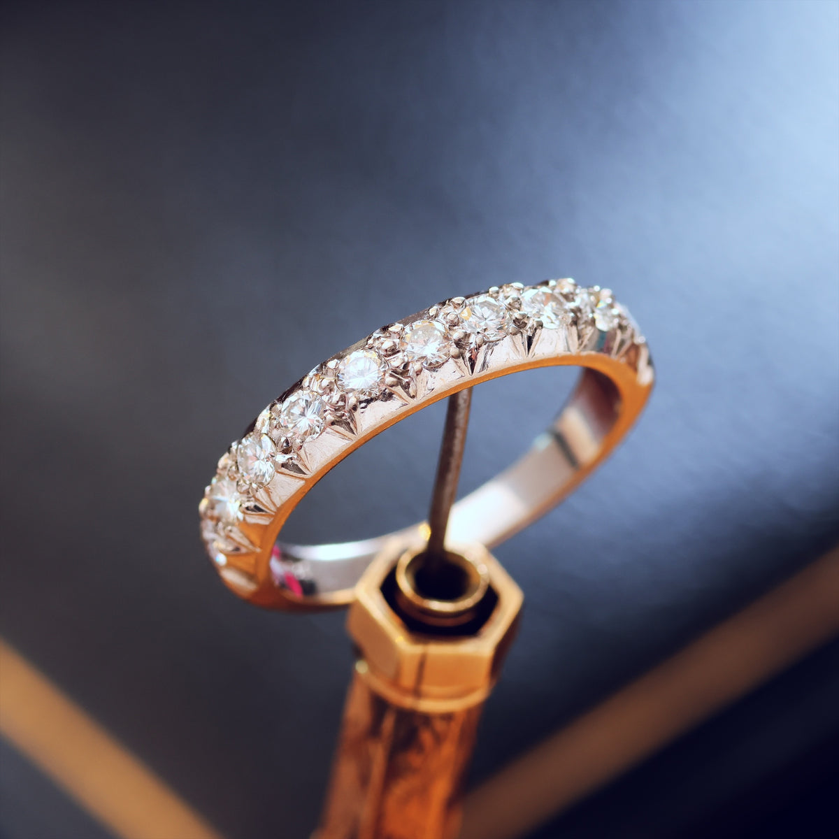 Fabulous Glitter! 18ct White Gold Diamond Half Eternity Ring