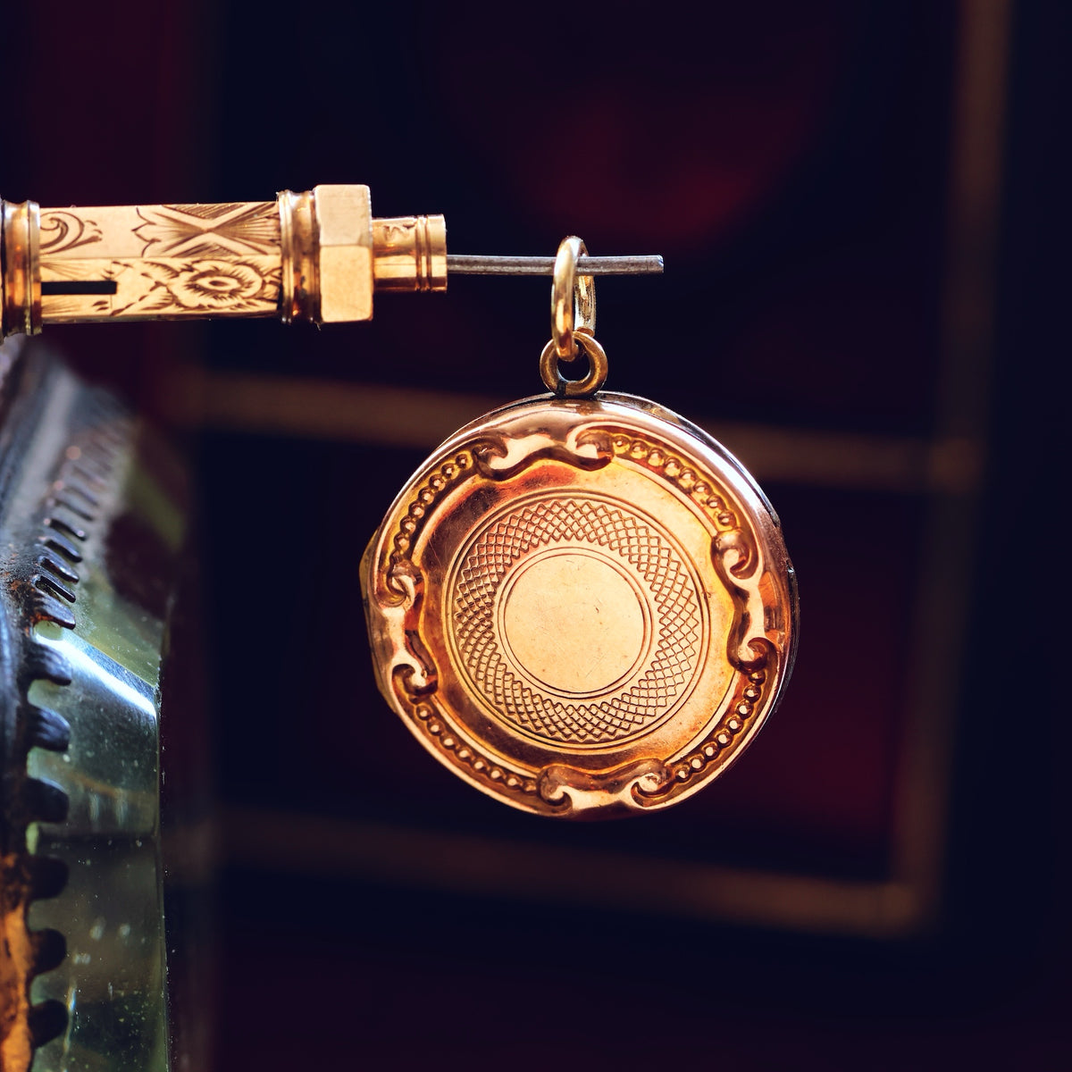 Vintage 1940's 9ct Gold Locket