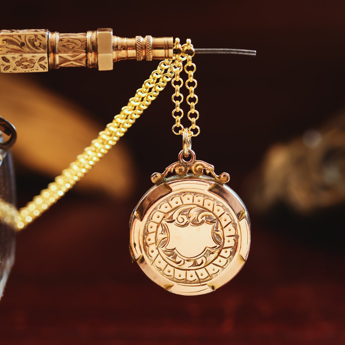 Cute Vintage 1940's 9ct Gold Locket