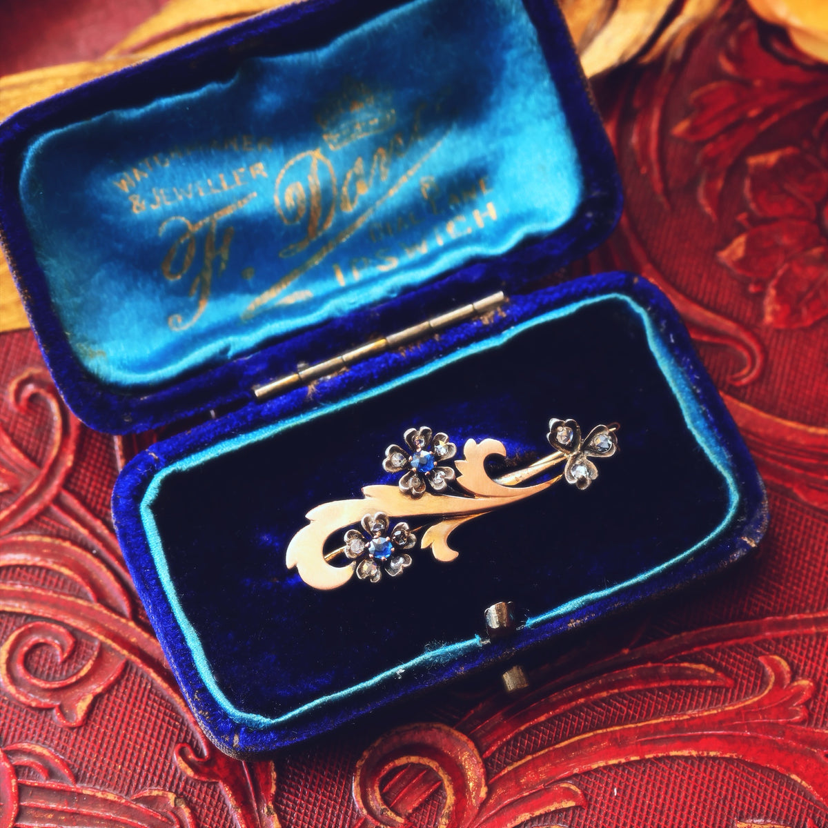 Vintage 1940's Diamond & Sapphire Garland Brooch