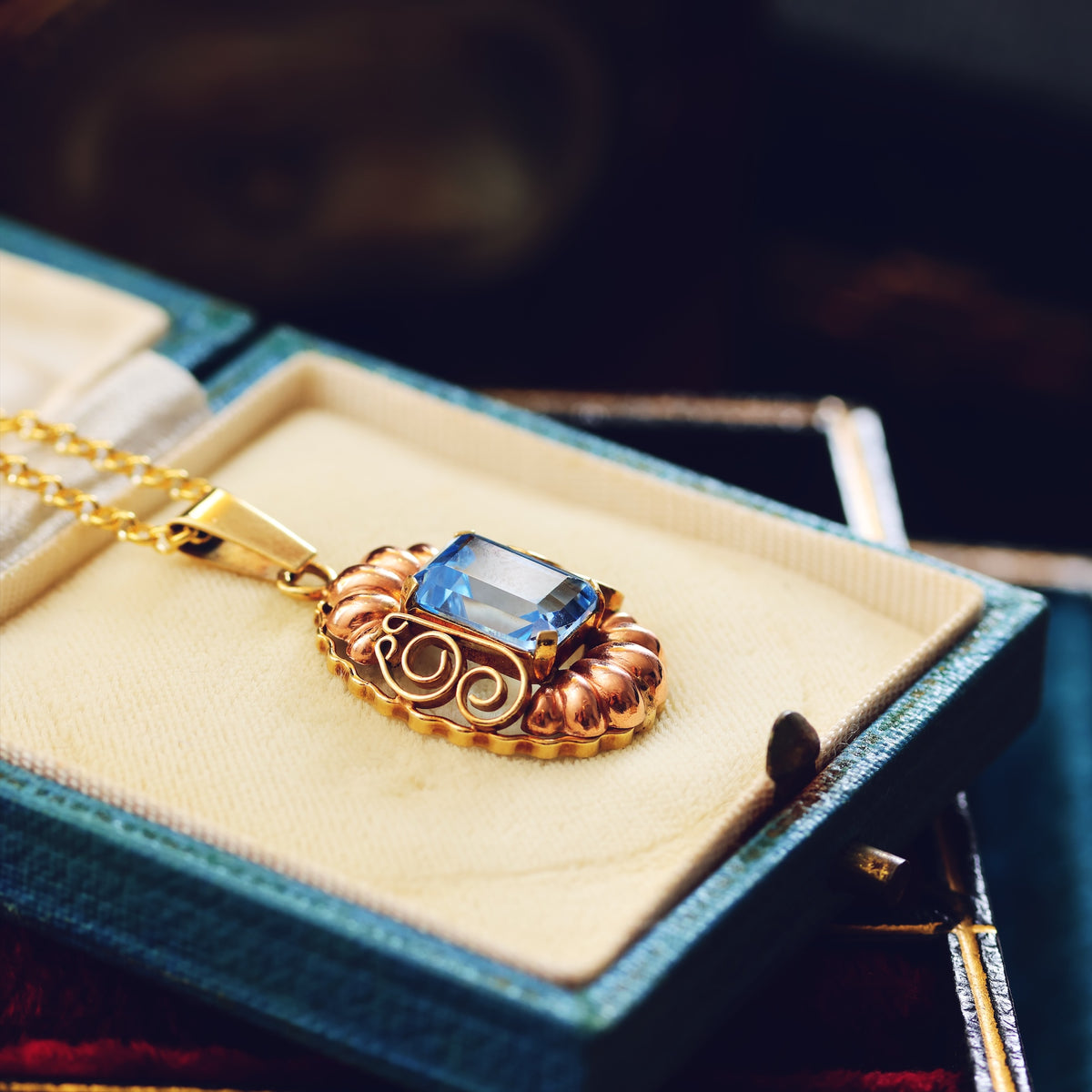 Vintage 1940's Russian Synthetic Spinel Pendant