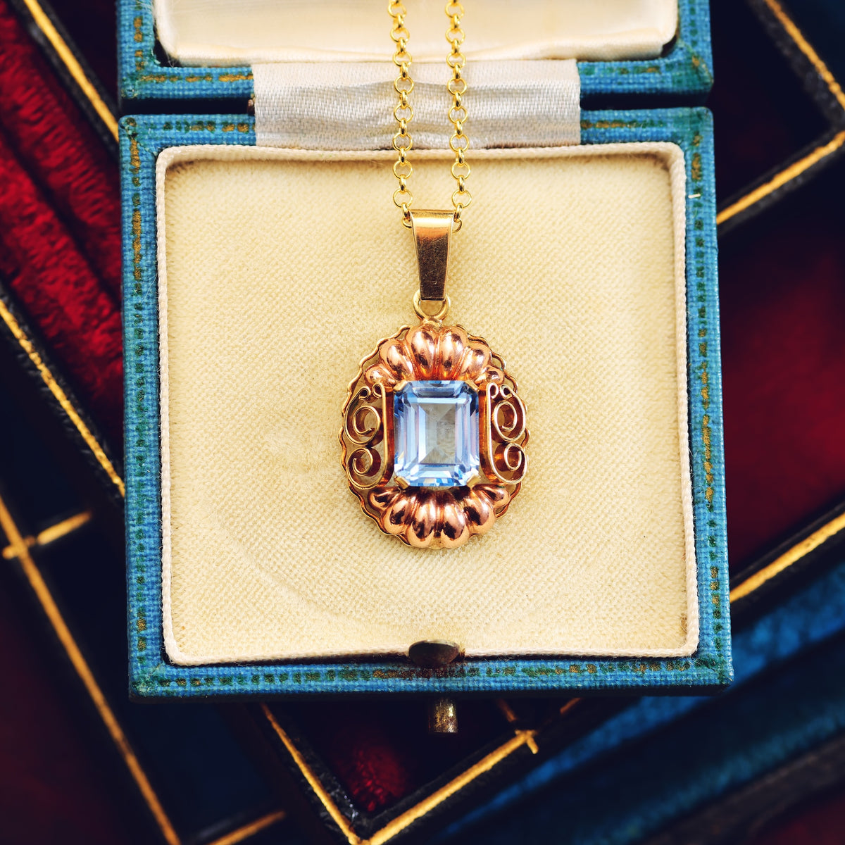 Vintage 1940's Russian Synthetic Spinel Pendant